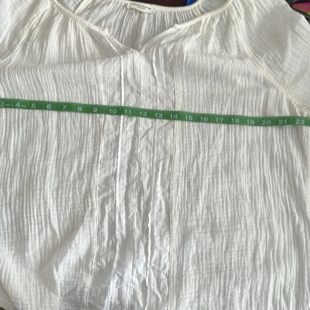 Like New white gauze tunic top w/ bell sleeves - Large - Flowy & oh so cool! 😎 - Picture 7 of 7